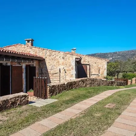 Holiday home Villetta Nibbaru -natura E Piscina Condivisa-
