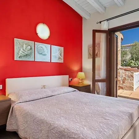 Holiday home Villetta Nibbaru -natura E Piscina Condivisa-